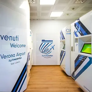 Hotel a capsule Resting Pods - Zzzleepandgo Vrn Verona Airport ***